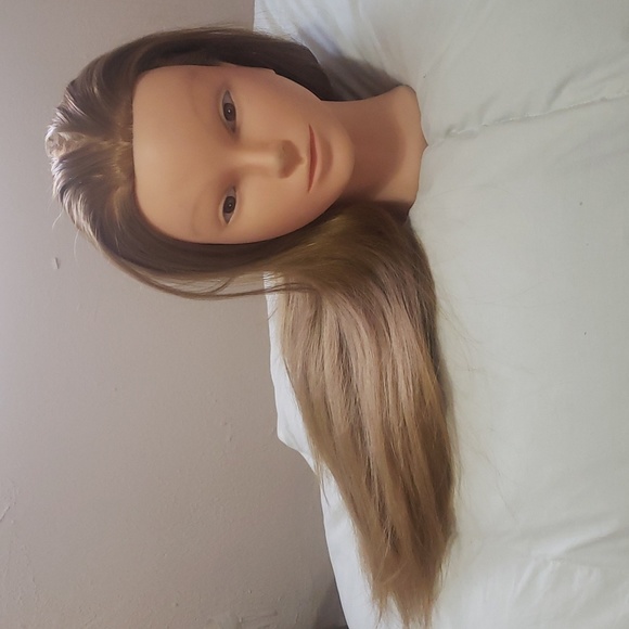 Mannequin Head - Picture 1 of 4